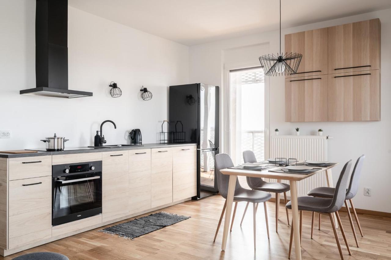 Rentplanet - Apartamenty Atal Tower 브로츠와프 외부 사진