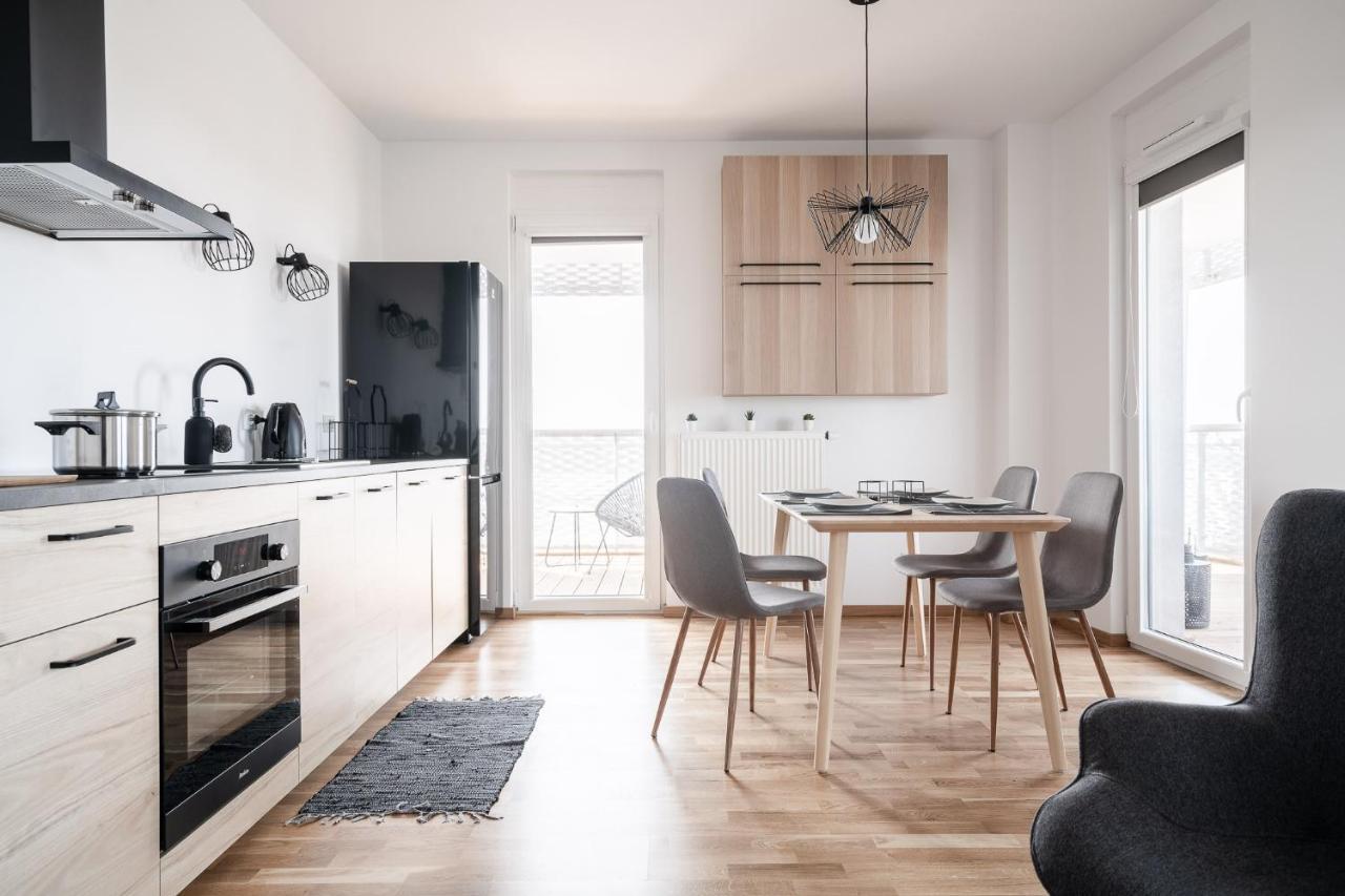 Rentplanet - Apartamenty Atal Tower 브로츠와프 외부 사진